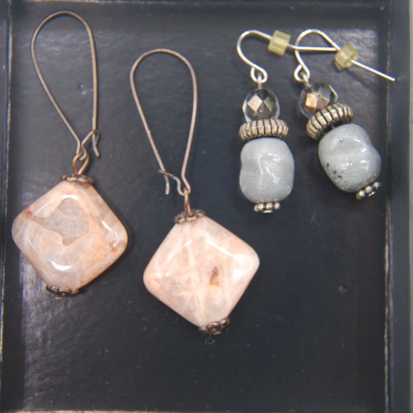 Lot of 2 pairs of Dangle Earrings - Very Nice - Picture 9 of 9